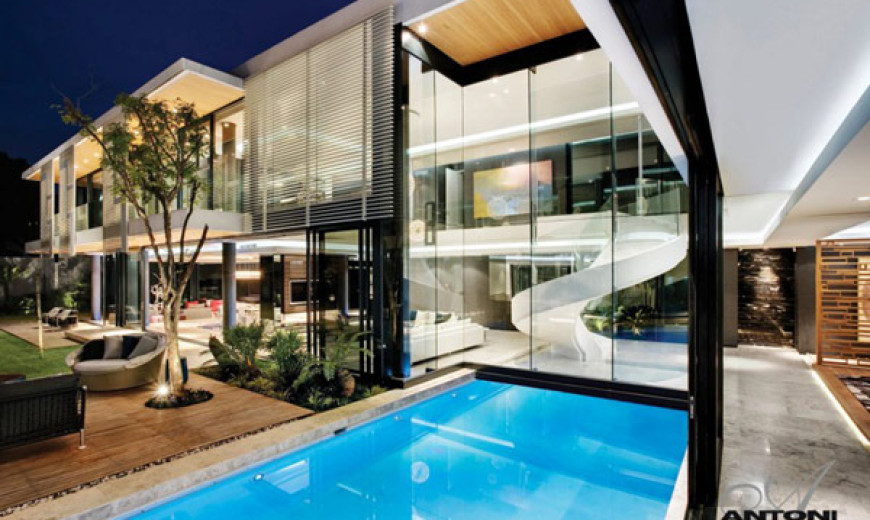 Sparkling Glass House in Johannesburg Twinkles with Glittering Contemporary Features