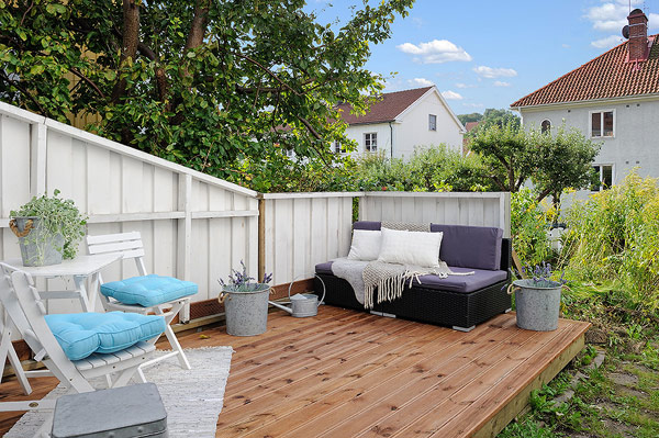 Small Attic apartment - outdoor gardeen