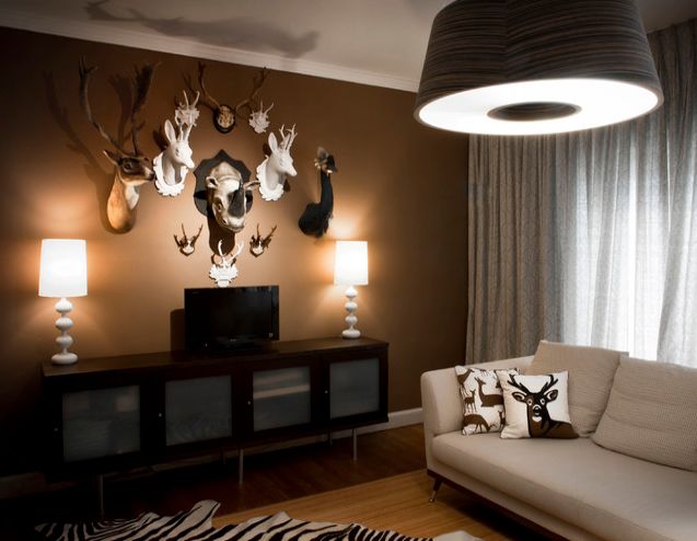 Sophisticated-hunting-inspired-man-cave-decor