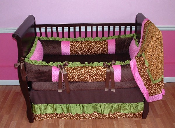 Stylish Safari baby bedding perfect for the natural themes