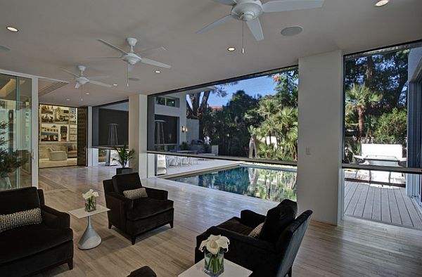 Ultra modern porch with small pool