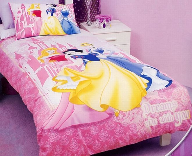 Wonderful 'Dreams ride with you' Bedding Set from Disney