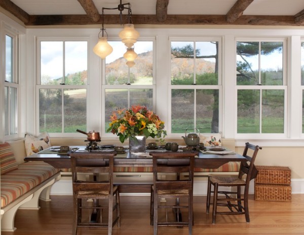 Oversize Kitchens: How to Include Comfortable Dining Space