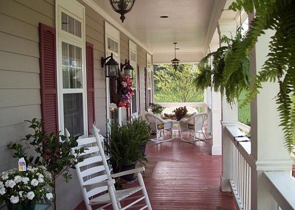 old fashioned porch decor