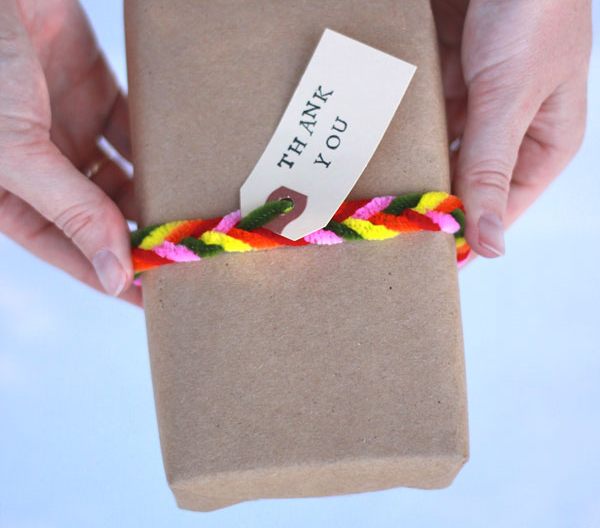 A-pipe-cleaner-Thanksgiving-wrapping-project