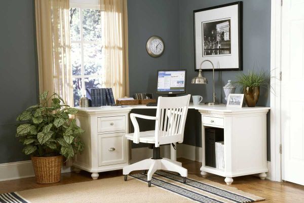 Classic-and-simple-home-office-design-for-small-corners