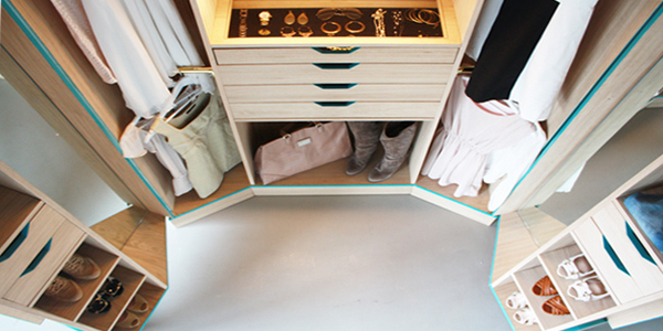 Functional Walk-In Closet for Small Spaces