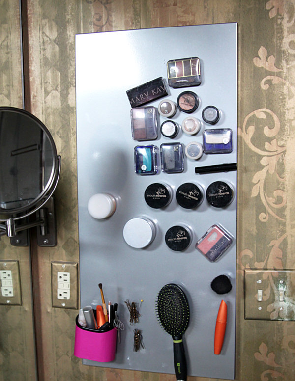 Magnetic makeup organizer