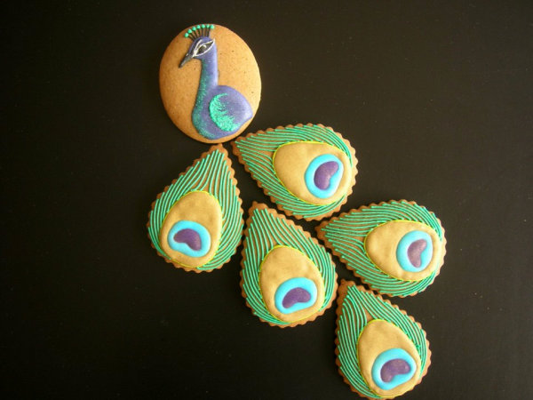 Peacock cookie design by Natasha Tasic of Delissshhh