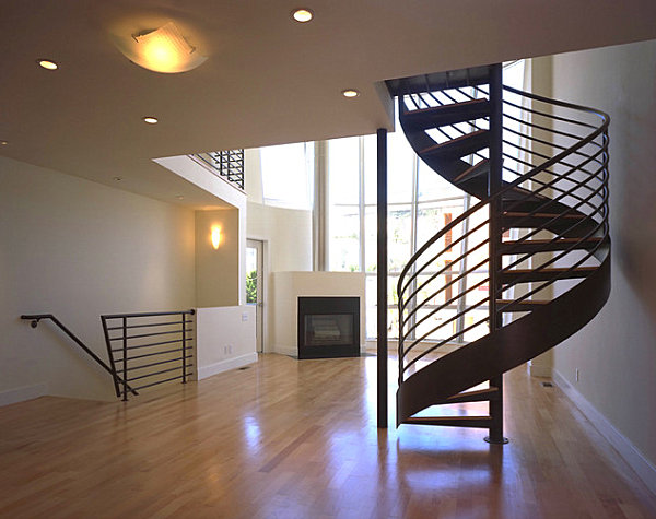 Spiral staircase with multiple bars