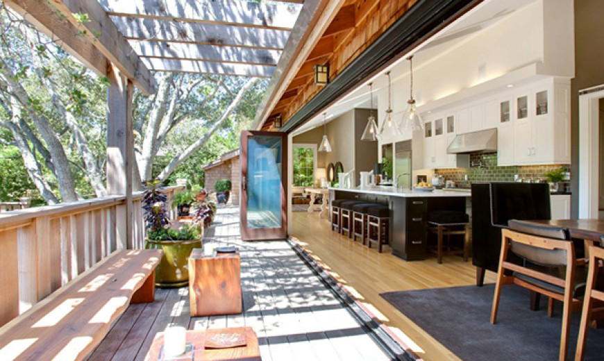 Cool House in California Stuns With Lavish Interiors and Open Kitchen Space