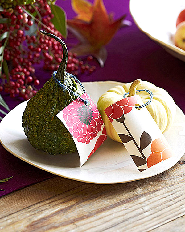 Wrapping-paper-place-cards-for-Thanksgiving