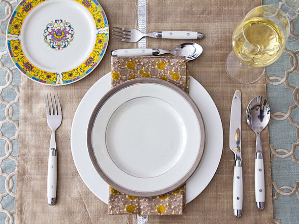 Yellow-and-blue-Thanksgiving-table-setting