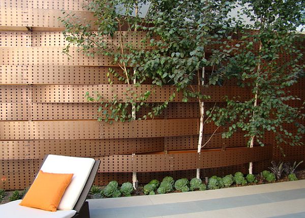 Beautiful Outdoor Fencing That Wins Both Privacy and Peers