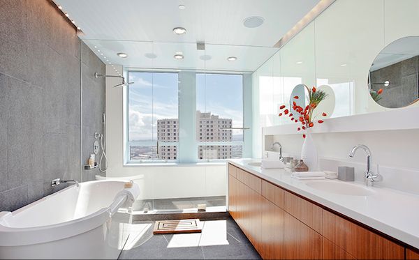 beautiful bright bathroom decor