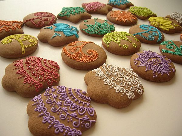 Henna and lace decorated cookies