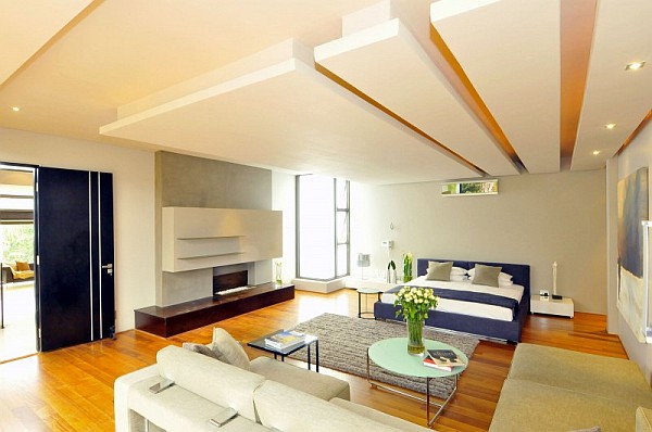 huge-bedroom-design-with-fireplace