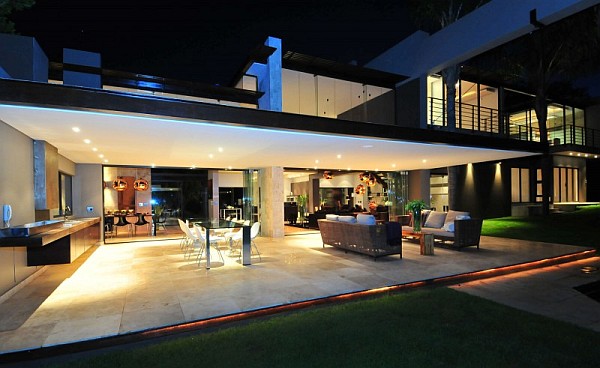 night-view-outdoor-patio