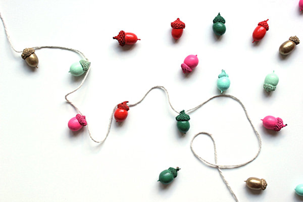 DIY-acorn-garland