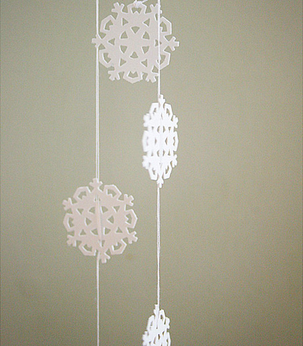 DIY-snowflake-garland