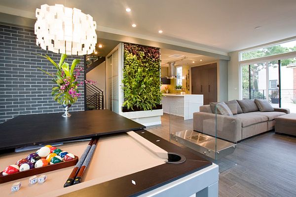 Modern-living-room-with-succulent-wall-art