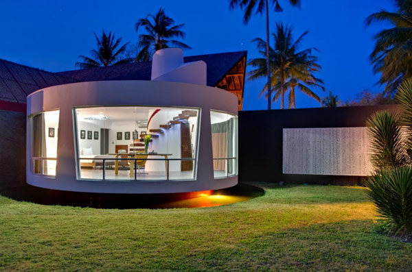 Open plan of the Villa rooms through floor to celing glass windows