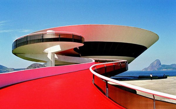 Oscar-Niemeyer-Contemporary-Art-Museum