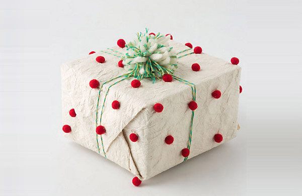 Pom-pom-gift-wrap
