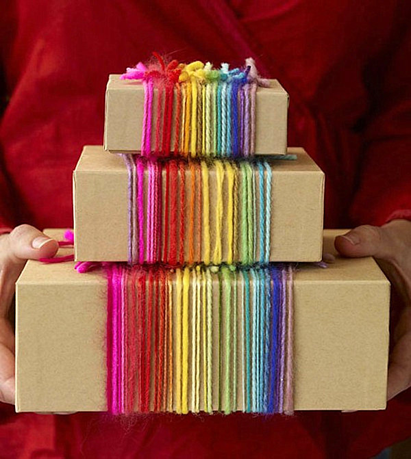 Rainbow-yarn-gift-wrap-idea