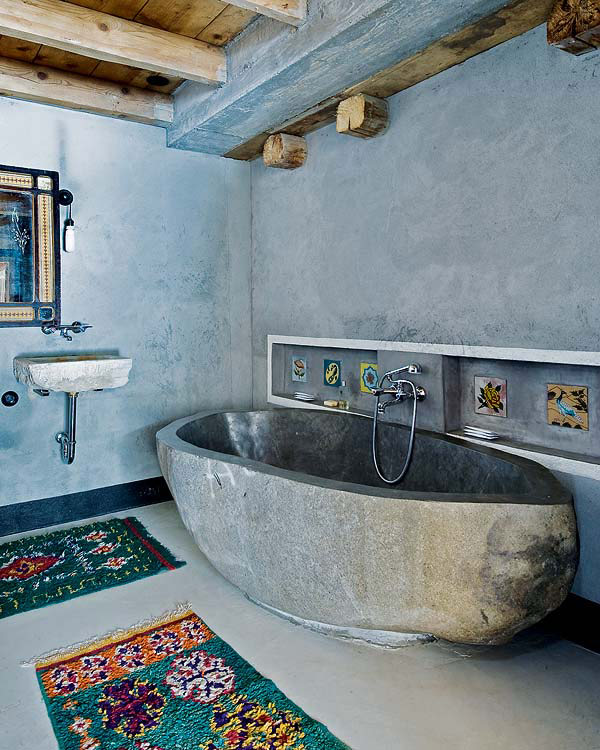 Stone-bathtub-offers-a-soothing-dip