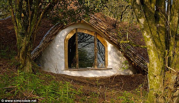 hobbit house in the Welsh hillside