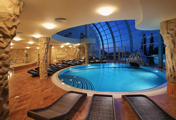 https://cdn.decoist.com/wp-content/uploads/2012/12/indoor-swimming-pool-design-with-comfy-lounge-chairs.jpg