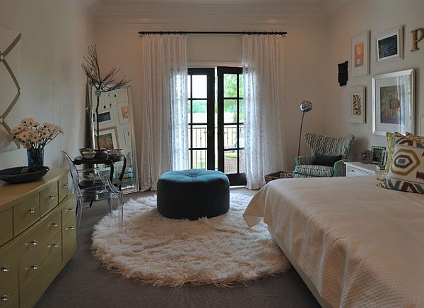 round fluffy rug makes a bedroom cozy