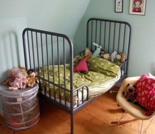 toddler bed traditional