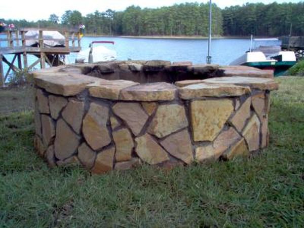 Circular fire pit using large concrete blocks