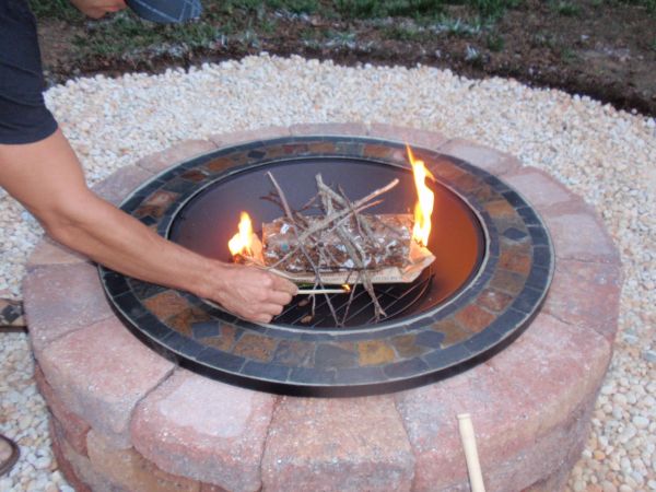 This great DIY fire pit helps to eliminate mess