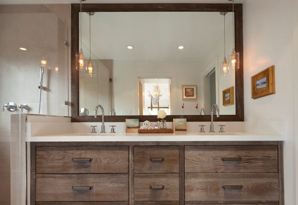 Classic bathroom vanity with stylish pendant lights offer a vintage look