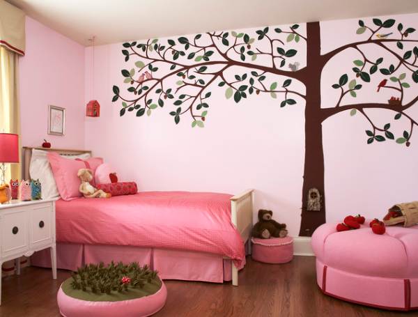 Felt tree decal in a girls' room