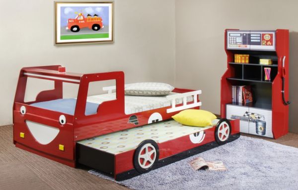 Race car themed trundle bed perfect for the tiny tots