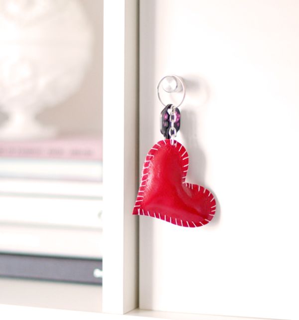 Stylish and useful DIY heart key ring