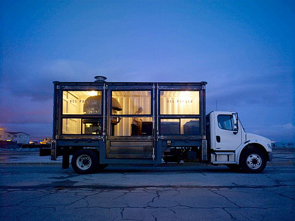 Transparent kitchen at the back thanks to the extensive use of glass