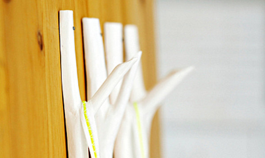10 Wall Hooks to Organize Your Space in Style