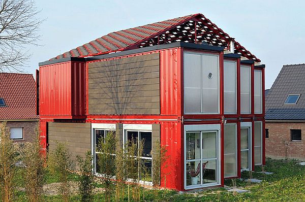 Two storey Contemporary house in a bold shade