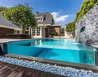 Decorate a Luxury Backyard Drenched in Flowing Opulence