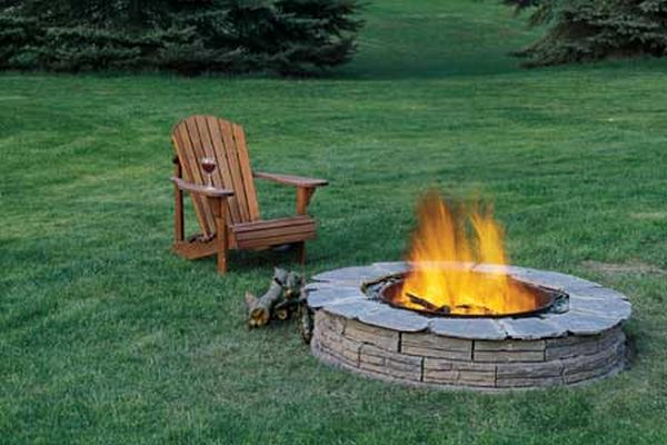 An in-earth circular fire pit