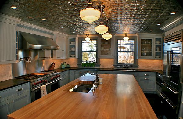 Full ceiling furnished with pressed tin tiles