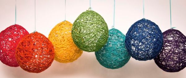 DIY yarn lanterns look great