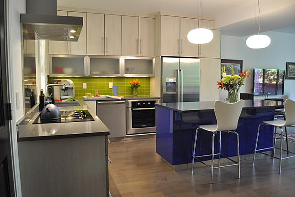 Lime green and cobalt blue in the kitchen