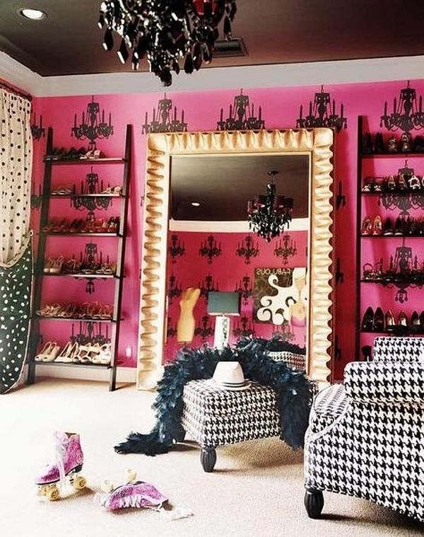 This pink closet belong to none other than Miley Cyrus.