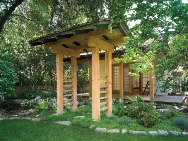 Natural looking archway brings home the Japanese garden atmosphere with ease